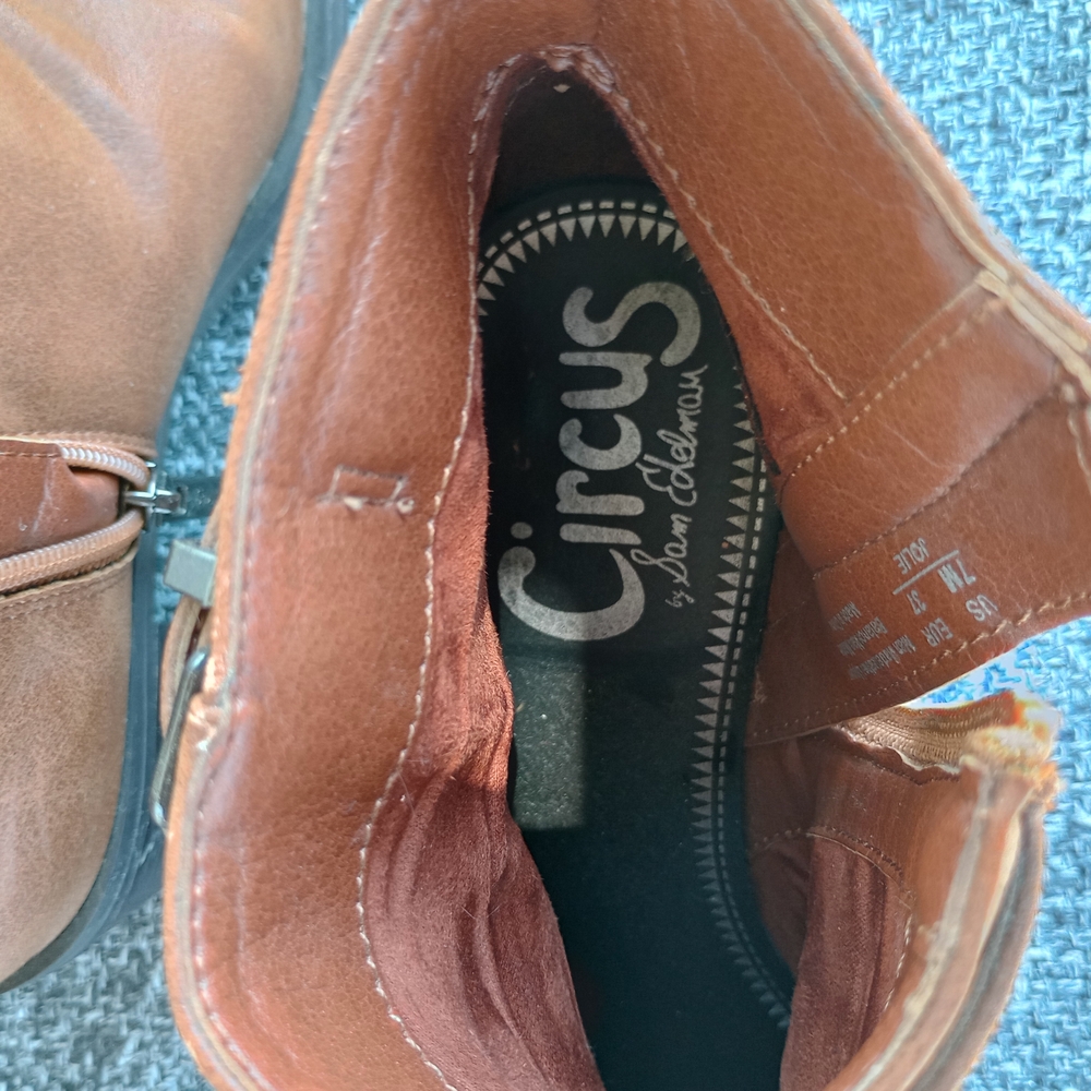 Brown Leather Ankle Boots with Tassels - Picture 2 of 13
